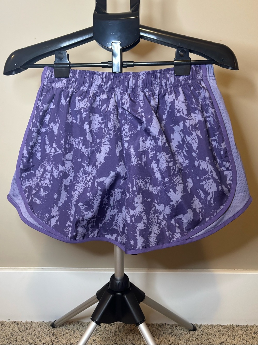 Nike Dri-FIT Women’s M Purple Abstract Print Running Athletic Shorts NWT - Picture 7 of 8